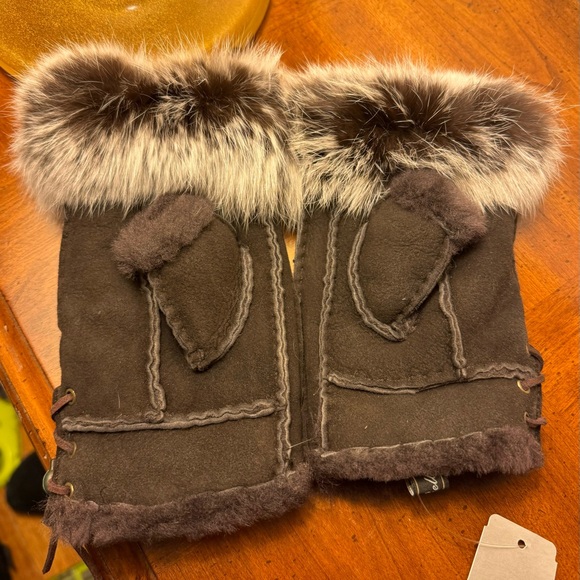 NWT Shearling and Rabbit Fingerless Gloves - Picture 3 of 5